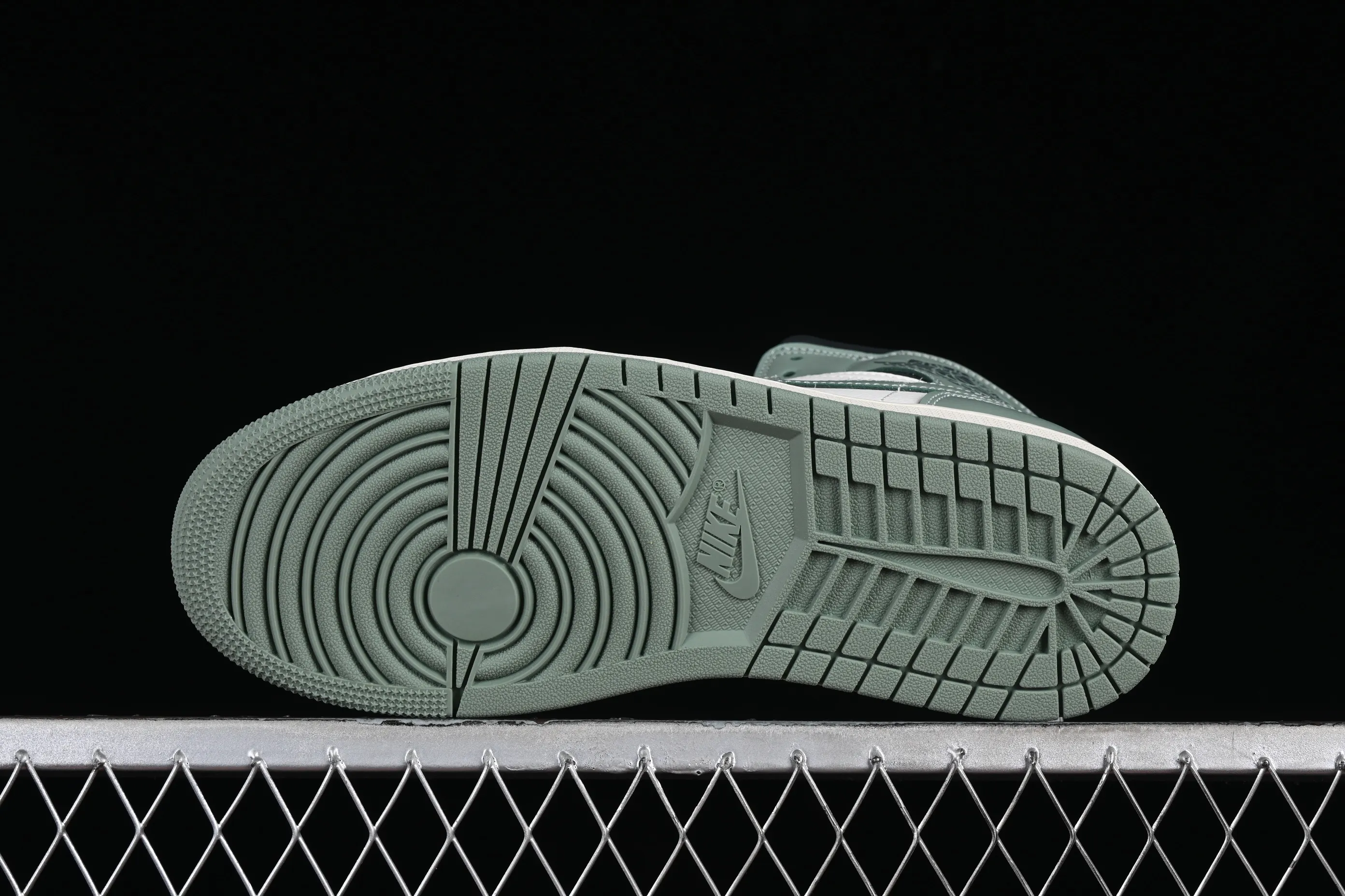 All categories Air Jordan Jordan series basketball shoes Air Jordan 1 Mid Air Jordan 1 Mid AJ1 Joe 1 fresh warm green Zhongbang basketball shoes BQ6472-130